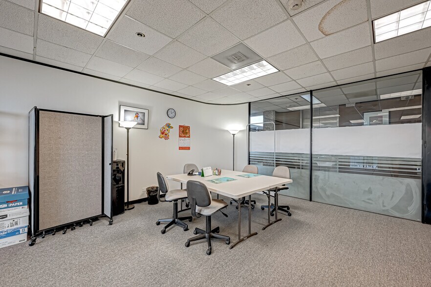 More Photos Of 6100 Corporate Dr, Houston Office For Sale