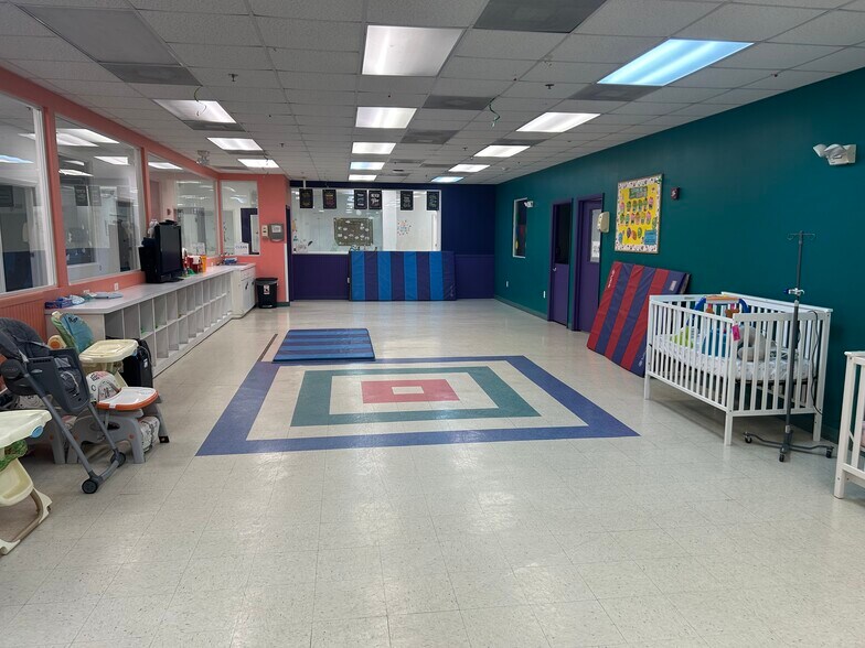 More Photos Of 2364 Drew St, Clearwater Medical For Sale