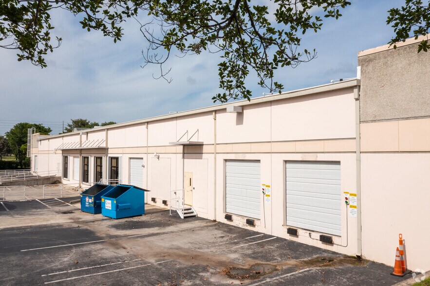 More Photos Of 2501 Davie Rd, Davie Light Manufacturing For Lease