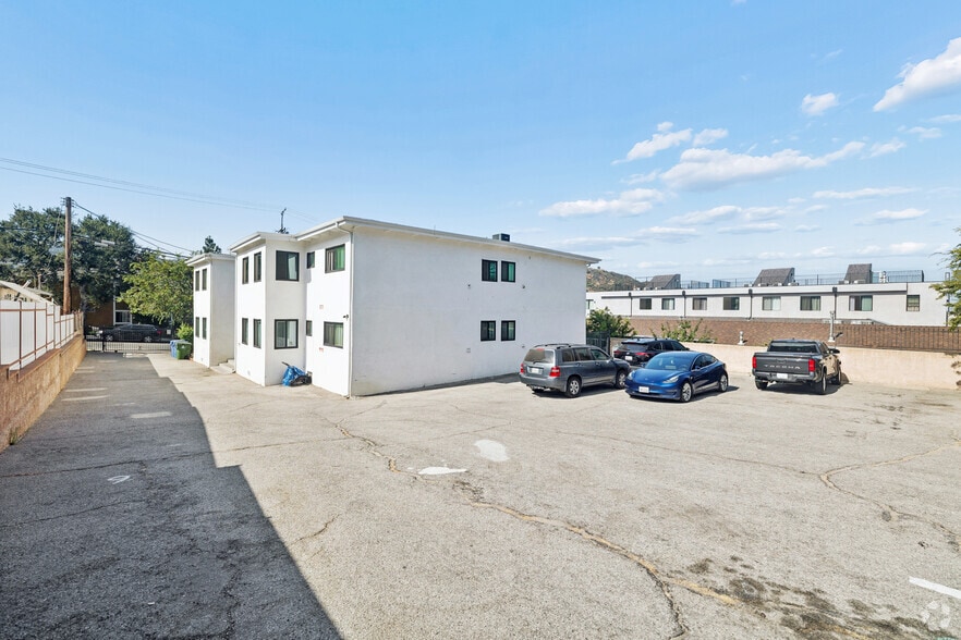 More Photos Of 7323 Valmont St, Tujunga Apartments For Sale