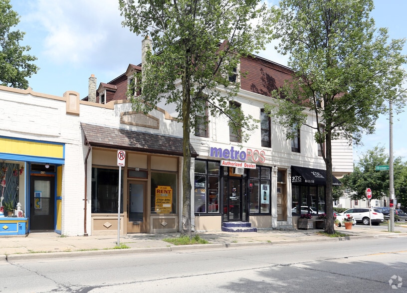 More Photos Of 820-832 E Locust St, Milwaukee Storefront For Sale