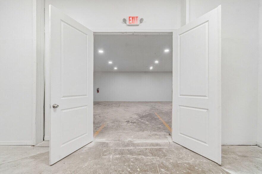 More Photos Of 1956 Kingsley Ave, Orange Park General Retail For Sale