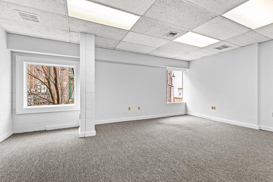 More Photos Of 116 Lithia Way, Ashland General Retail For Sale