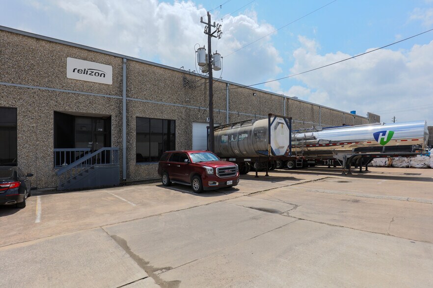 More Photos Of 3605 Willowbend Blvd, Houston Unknown For Lease