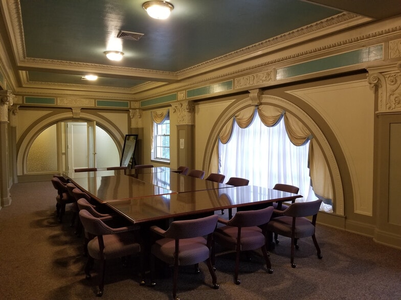 More Photos Of 404 N Main St, Oshkosh Office For Lease