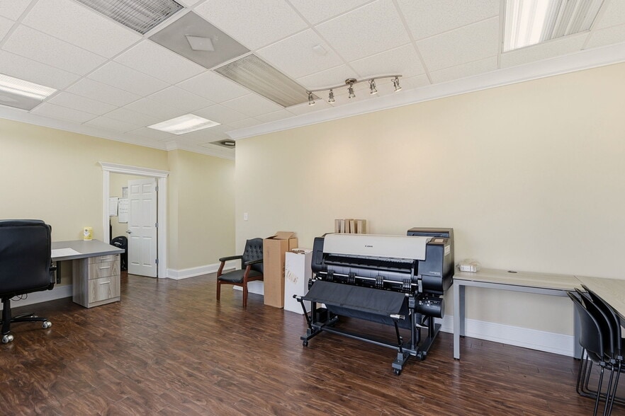 More Photos Of 410 Montbrook Ln, Knoxville Office For Lease