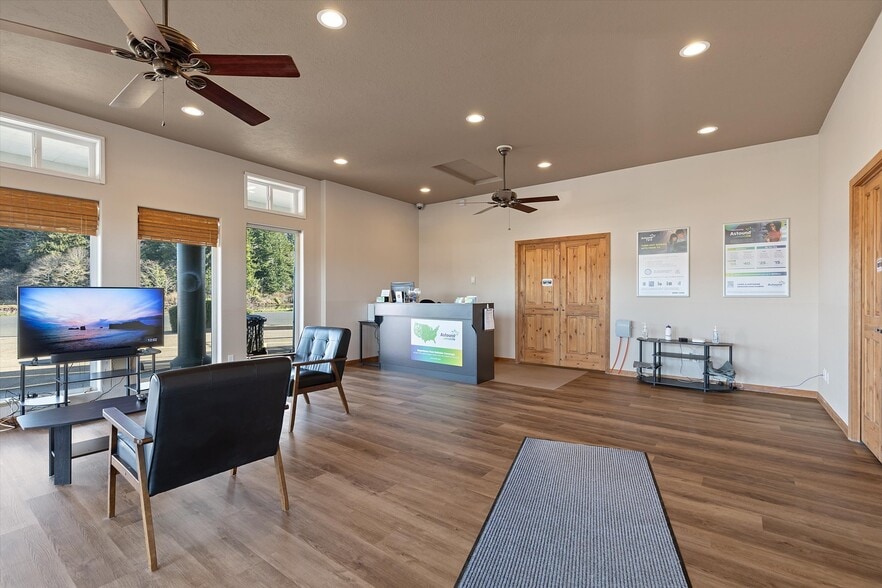 More Photos Of 385 NE Alsea Hwy, Waldport General Retail For Sale