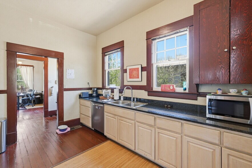 More Photos Of 1004 N 6th Ave, Tucson Office For Sale