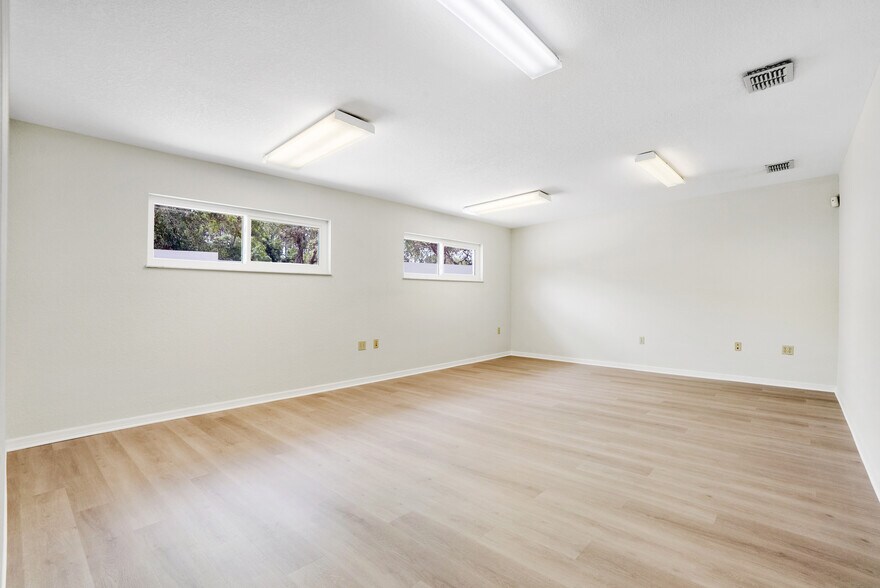 More Photos Of 3248 Commercial Way, Spring Hill Medical For Sale