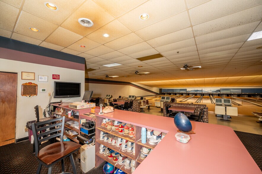 More Photos Of 1849 Gardner Ln NW, Corydon Sports And Entertainment For Sale