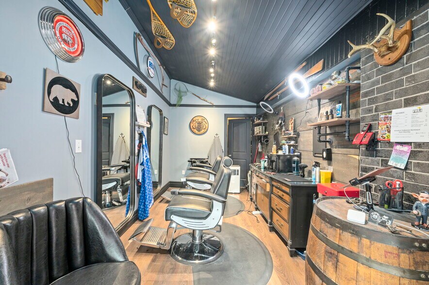 More Photos Of 227 Colborne St, Port Stanle Office For Sale