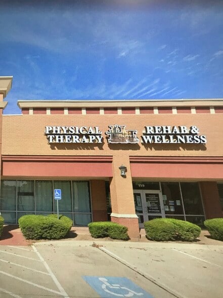 More Photos Of 3851 SW Green Oaks Blvd, Arlington Freestanding For Lease