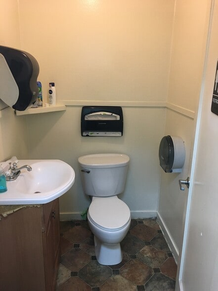 More Photos Of 1375 Fitzgerald Ave, San Francisco Warehouse For Lease