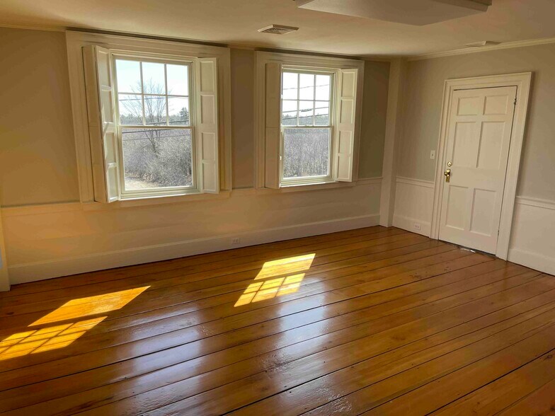 More Photos Of 510 Main St, Gorham Office For Lease