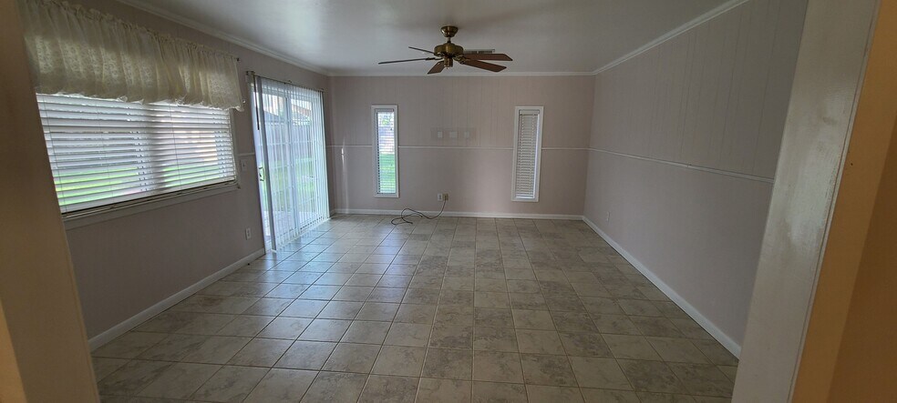 More Photos Of 1001 Blackhaw St, Houston Office Residential For Sale