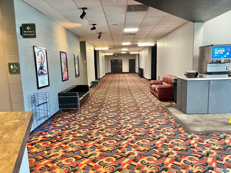 More Photos Of 1060 Mariners Dr, Warsaw General Retail For Sale