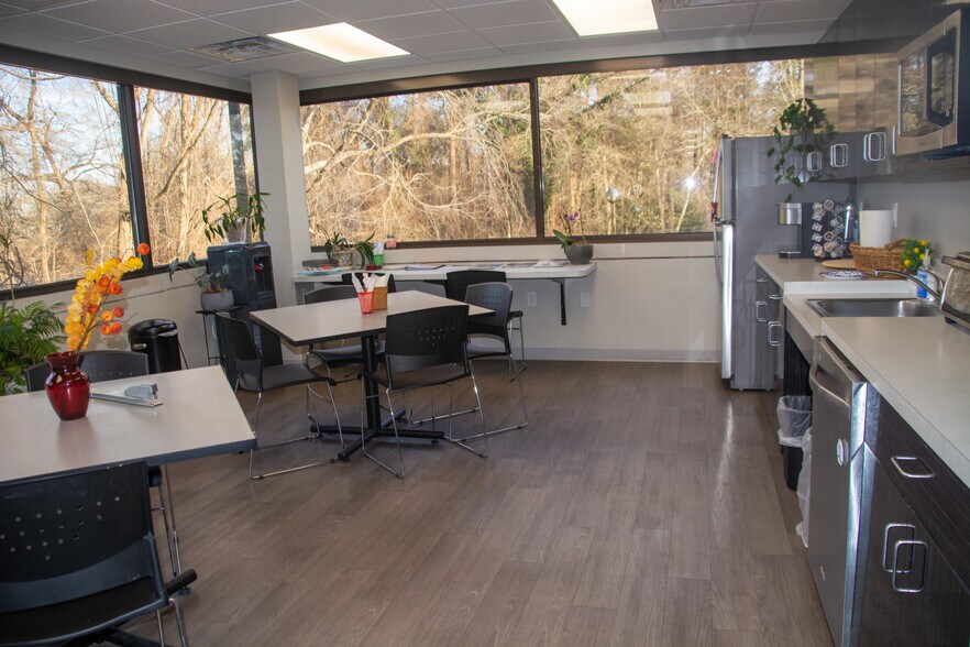 More Photos Of 1600 E Franklin St, Chapel Hill Medical For Sale