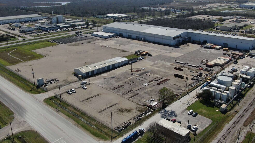 More Photos Of 10101 Bay Area Blvd, Pasadena Manufacturing For Lease