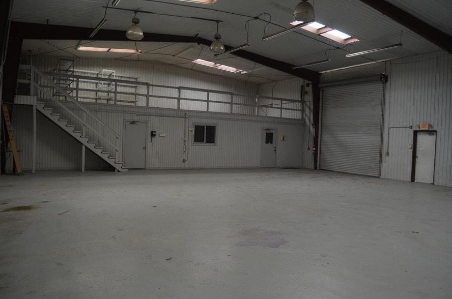 More Photos Of 202 Preston Ave, Pasadena Warehouse For Lease