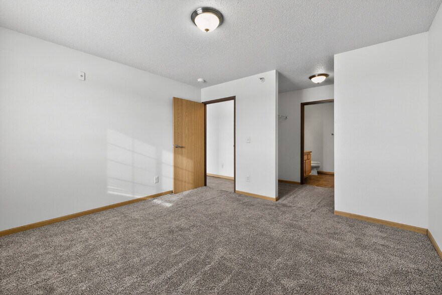 More Photos Of 2415-2501 24th Ave, Williston Apartments For Sale