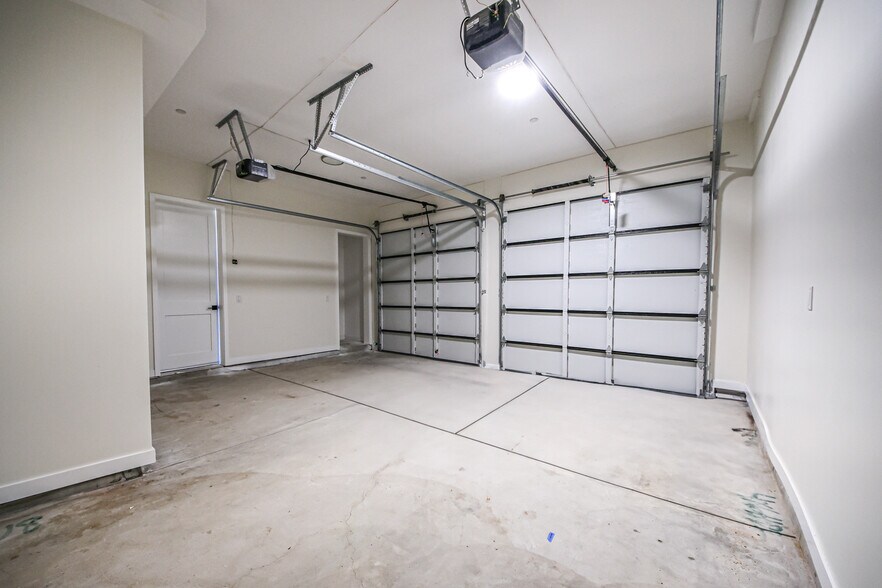 More Photos Of 2129 Aaron St, Los Angeles Apartments For Sale
