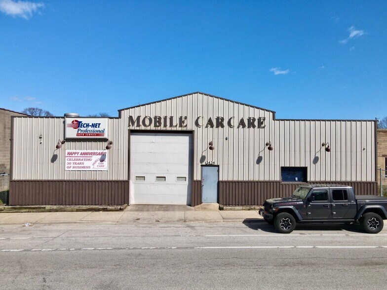 More Photos Of 3434 N Holton St, Milwaukee Auto Repair For Sale
