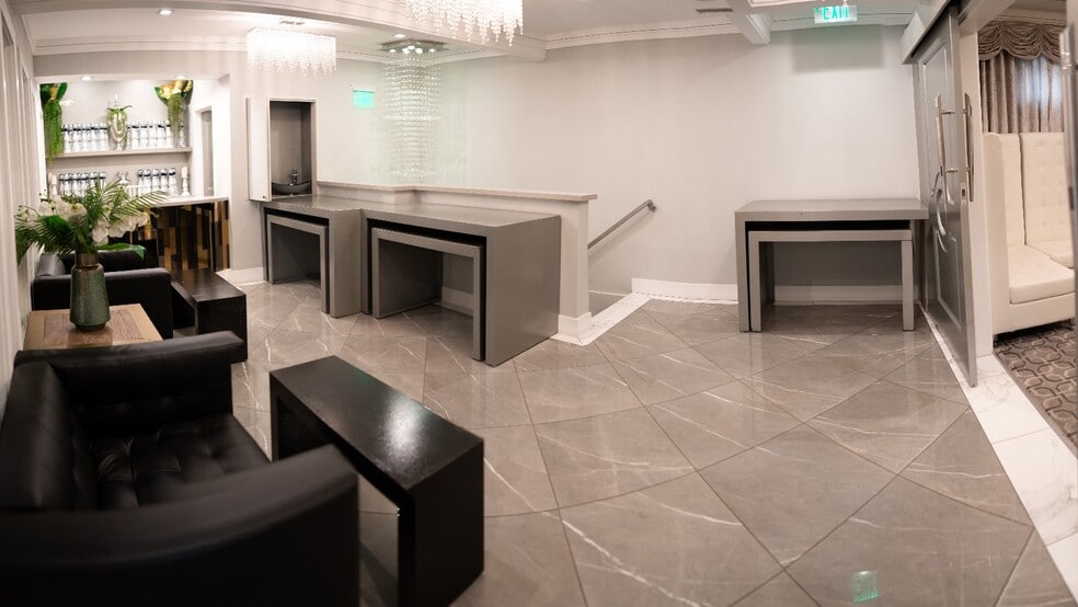 More Photos Of 16610 Ventura Blvd, Encino Storefront For Lease