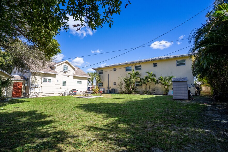 More Photos Of 1940-1942 Passaic Ave, Fort Myers Apartments For Sale