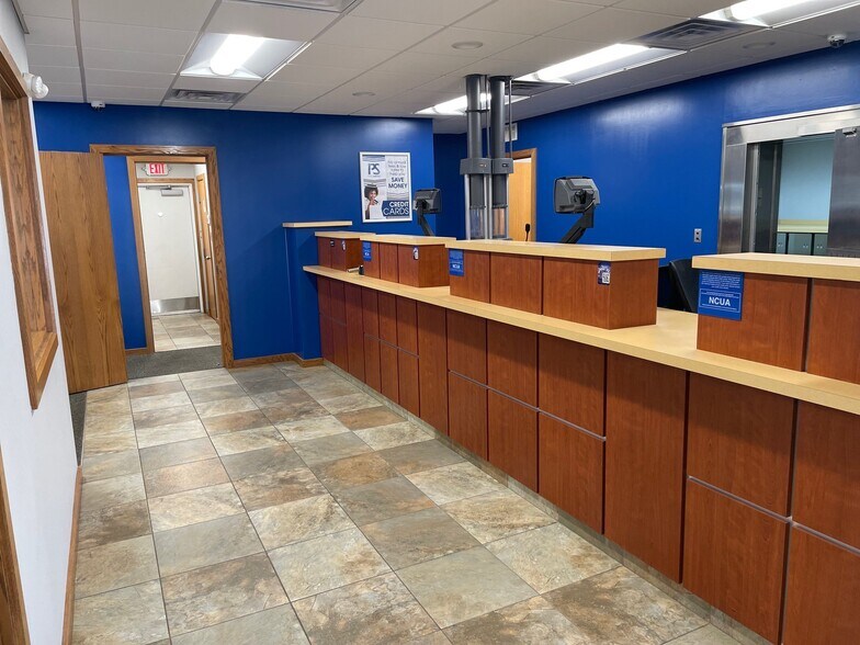 More Photos Of 7017 Old Trail Rd, Fort Wayne Office For Sale