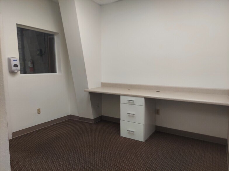 More Photos Of 330 Mears Blvd, Oldsmar Warehouse For Sale