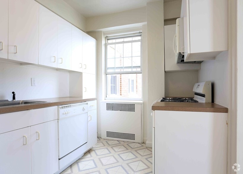 More Photos Of 2-24 Chase Rd, Scarsdale Apartments For Lease