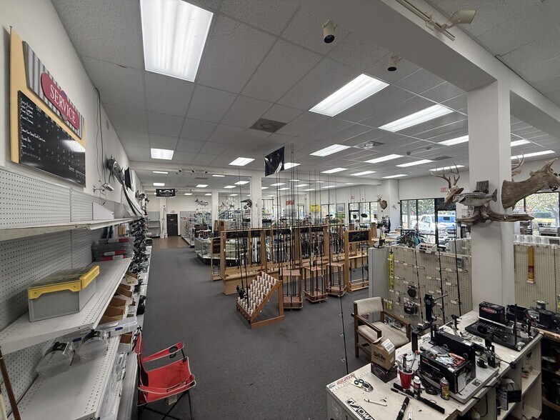 More Photos Of 215 Old Eastwood Rd, Wilmington Freestanding For Lease