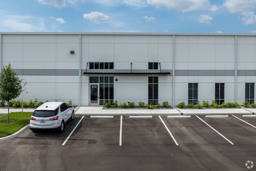 More Photos Of 512 Dauntless Pt, Sanford Distribution For Lease