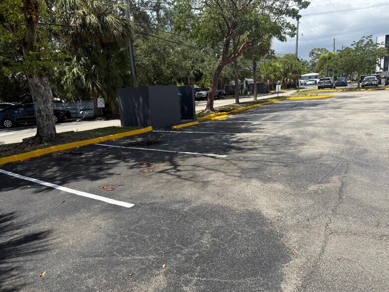 More Photos Of 2434 Hollywood Blvd, Hollywood Office For Lease