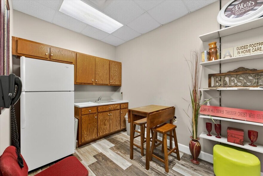 More Photos Of 2055 Blue Spring Rd, Huntsville Storefront Retail Office For Sale