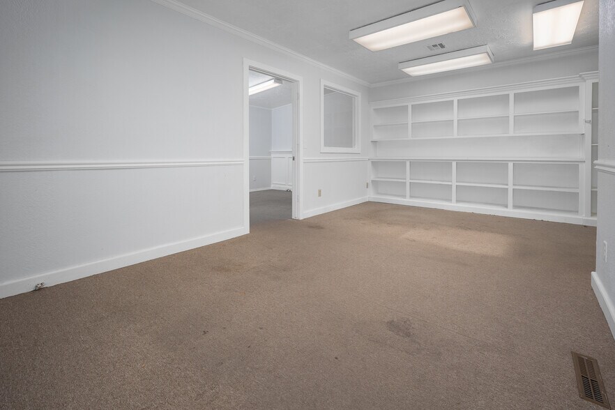 More Photos Of 2805 Broce Dr, Norman Warehouse For Sale