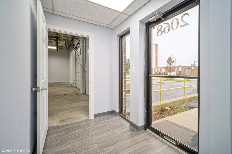 More Photos Of 2068-2068 S Foster Ave, Wheeling Manufacturing For Lease