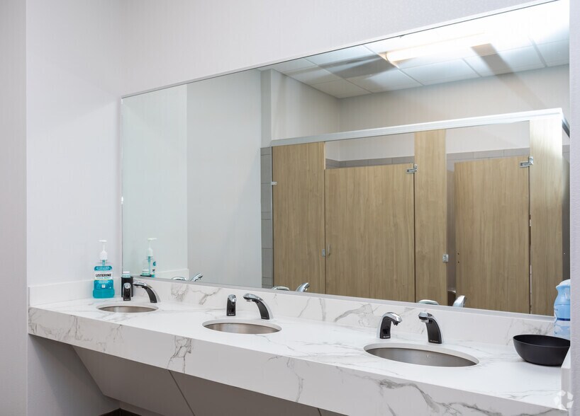 More Photos Of 600 Park Offices Dr, Durham Coworking Space