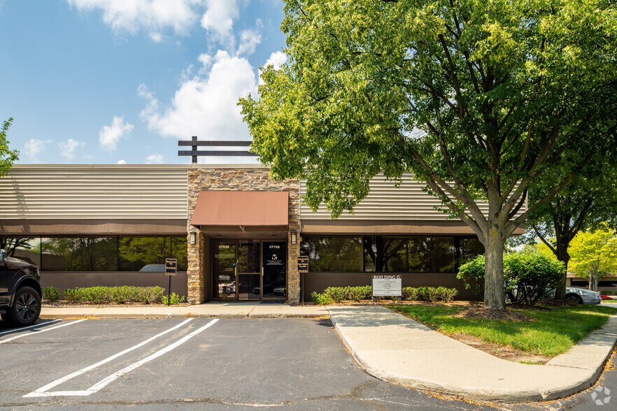 More Photos Of 27650-27652 Franklin Rd, Southfield Unknown For Lease