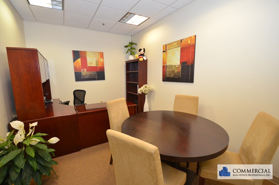 More Photos Of 13538 Village Park Dr, Orlando Office Residential For Lease