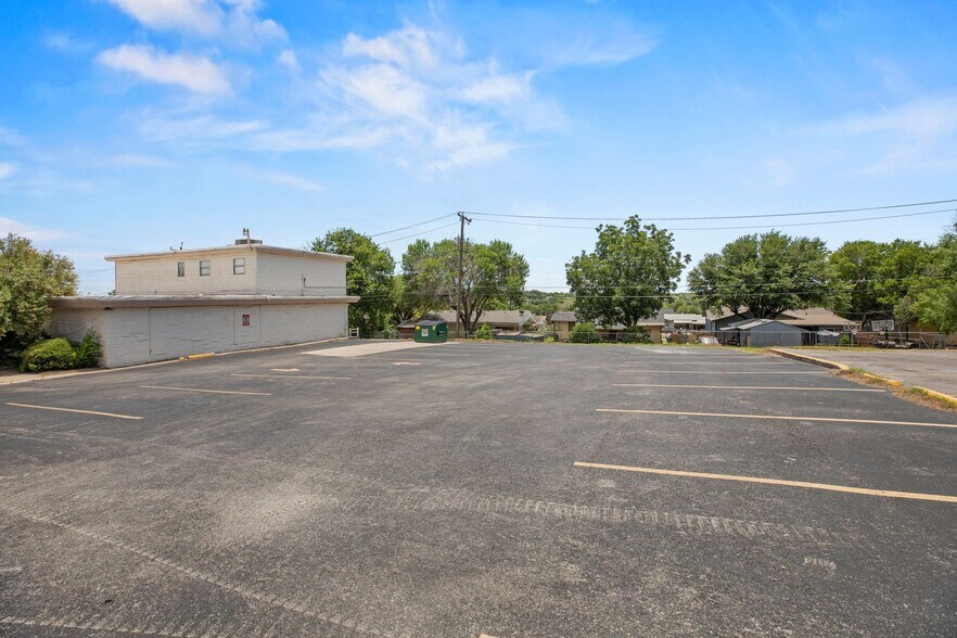 More Photos Of 3326-3328 E Southcross Blvd, San Antonio Medical For Sale