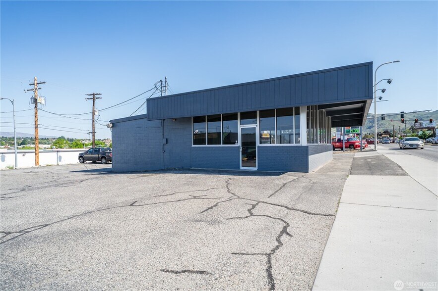More Photos Of 849 S Mission St, Wenatchee General Retail For Sale