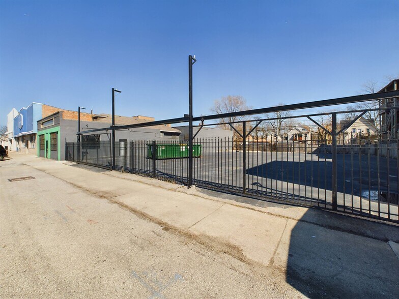 More Photos Of 6743-6753 S Western Ave, Chicago Auto Dealership For Lease