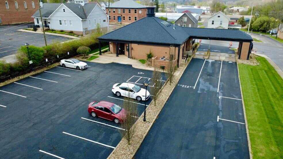 More Photos Of 40 E Main St, Lexington Storefront Retail Office For Lease