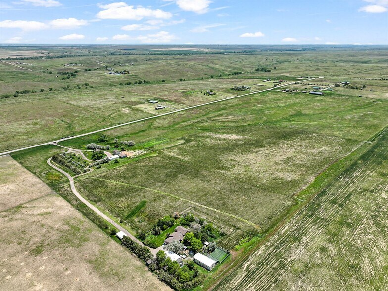 More Photos Of 1335 S Kio St, Watkins Veterinarian Kennel For Sale