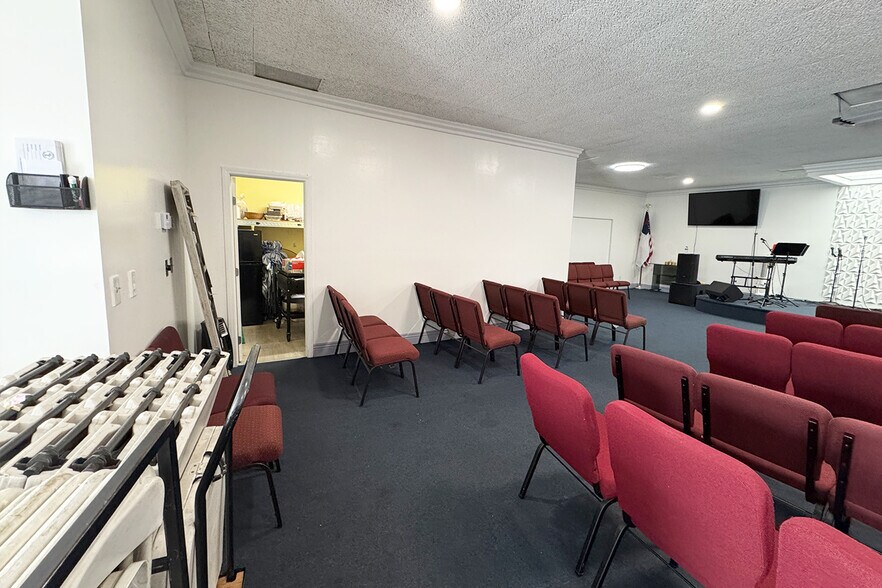 More Photos Of 8227 Van Nuys Blvd, Panorama City Storefront Retail Office For Lease