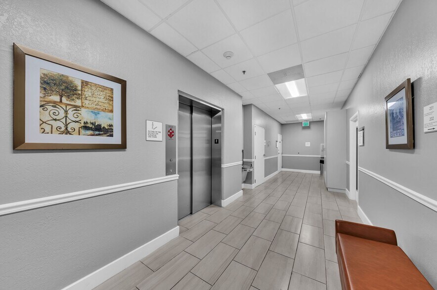 More Photos Of 12953 Palm West Dr, Loxahatchee Medical For Lease