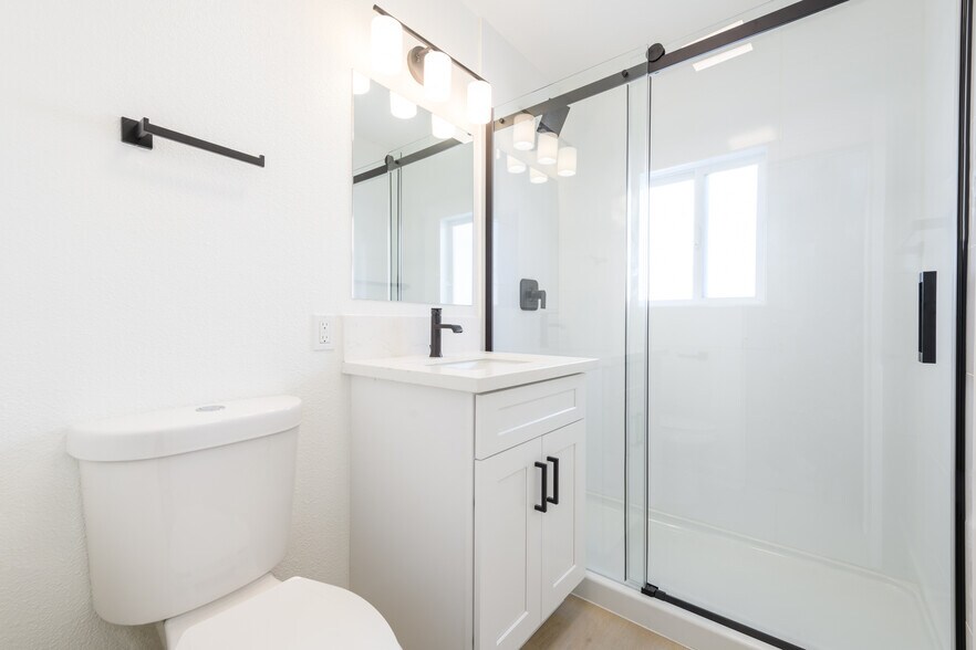 More Photos Of 2265-2271 Curlew St, San Diego Apartments For Sale