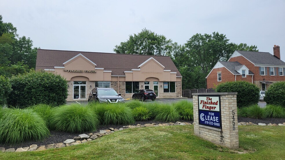 More Photos Of 5456 Mayfield Rd, Lyndhurst Storefront For Lease