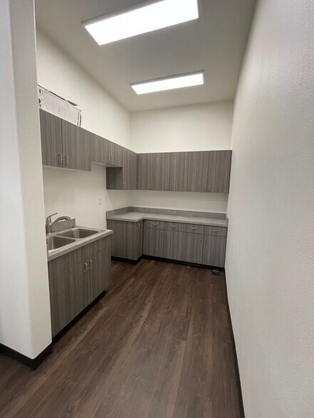 More Photos Of 669-683 Ray J. Glatt, Woodburn Loft Creative Space For Lease